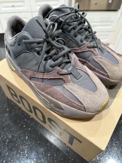 Yeezy boost 700 Muave Size 10