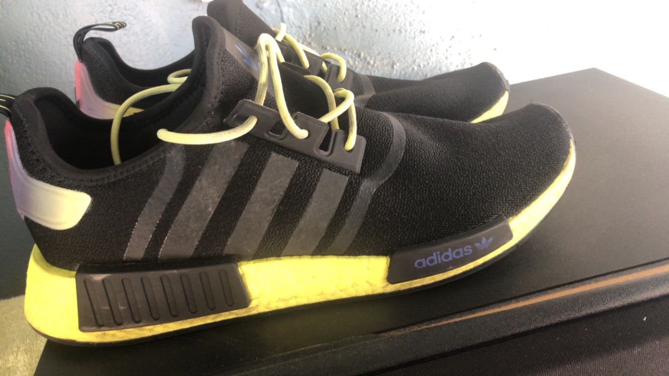 Men’s Adidas NMD R1 sneakers