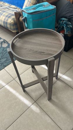 Foldable cute table