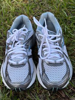 White Brooks Adrenaline GTS running shoes are a women's size 6.5 with a medium B width. Preowned in good condition Pet & Smoke Free Home. Check phot