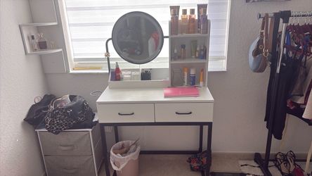 vanity desk with mirror