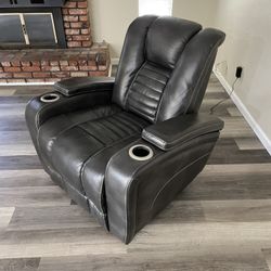 Recliner, Electric Leather Like new