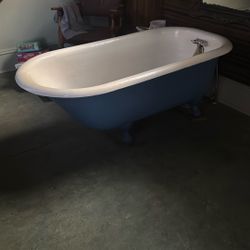 Antique Cast-Iron Claw Foot Bathtub