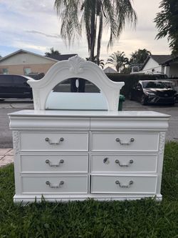White 6-Drawer Dresser with Mirror – Vintage French Provincial Style