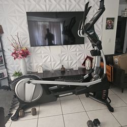 Nordictrack Elliptical Spacesaver SE9i Black and Grey