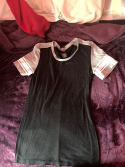 Rue 21 xs adult t-shirt
