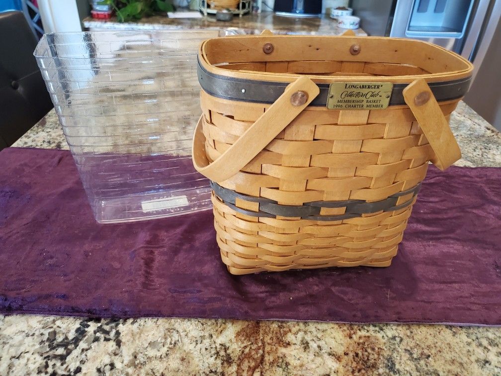 1996 Longaberger Collectors Club Membership Tall Key Basket