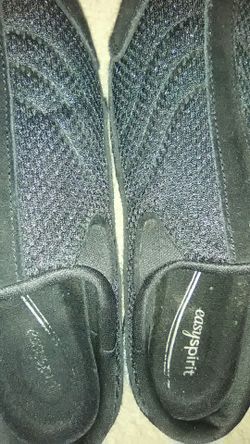 Ladies size 8.5 Easy Spirit shoes