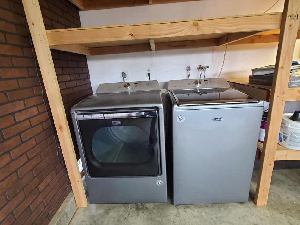 May tag Washer/dryer Combo