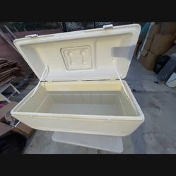 Large Igloo White Cooler - Great Condition