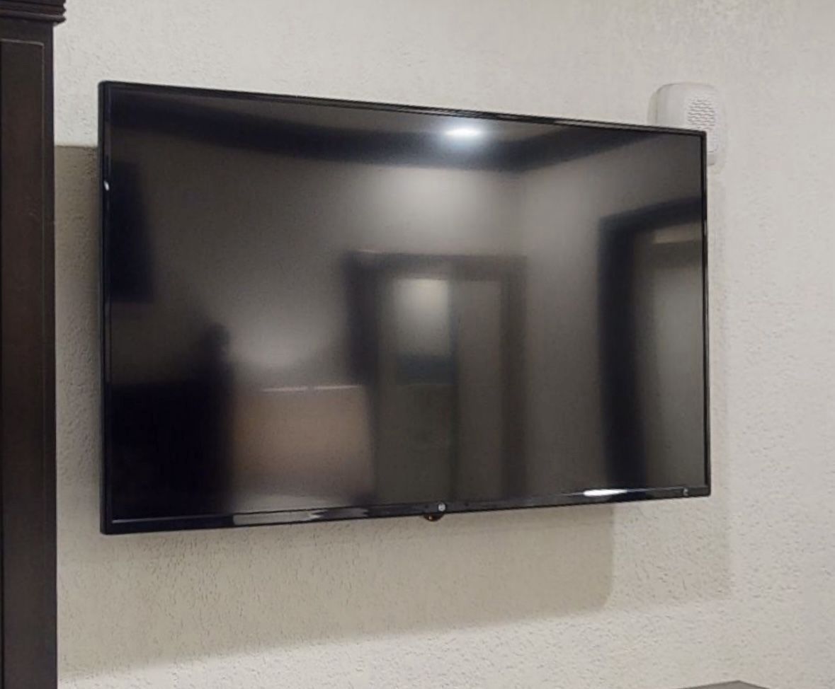 $30 for (1) LCD TV 50 inch - NOT A SMART TV