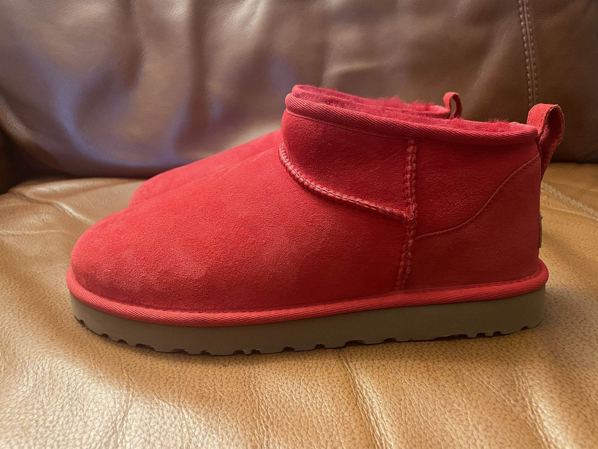 UGG Classic Ultra Mini Boot - Ribbon Red