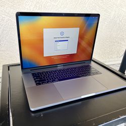Macbook Pro 15” 2017 i7-7700HQ CPU 2.80GHZ 250gb SSD 16GB Ram