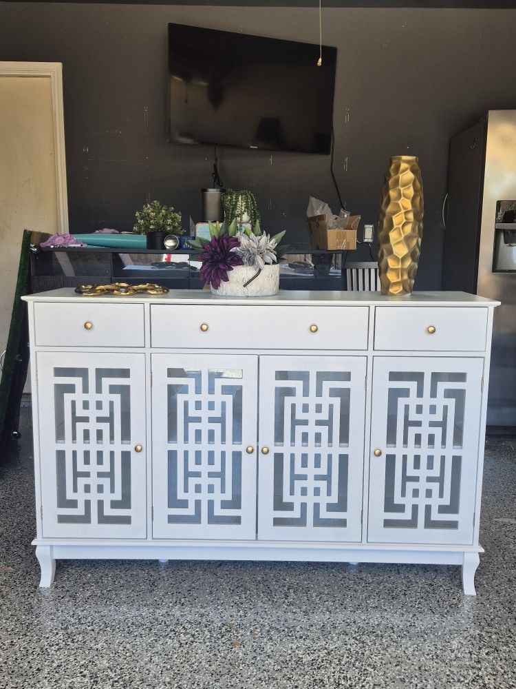 Stunning Sideboard New Condition White Color And Gold Hardware 55x17x37 Tempered Glass Doors Regulable Shelves