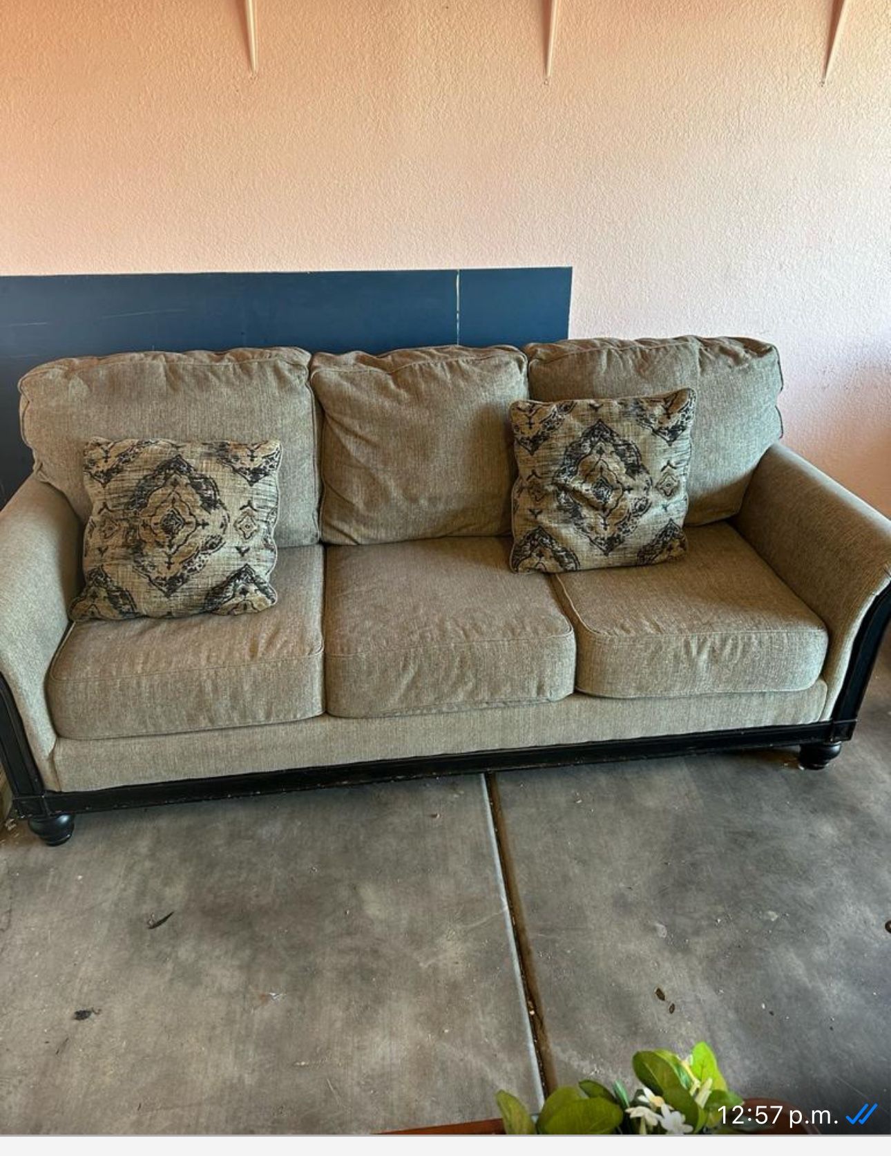 Set 2 Sofas