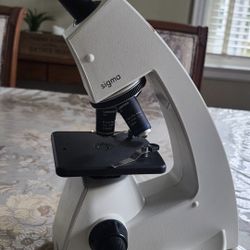 MICROSCOPE  LABOMED MODEL -Sigma Educational, 15in Tall  Like New Condition 