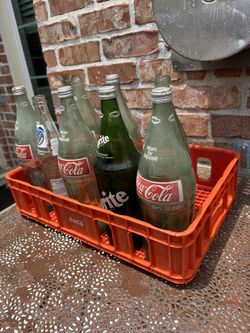 PLASTIC RED ***Coca cola*** CRATE and  8 Glass Coke 