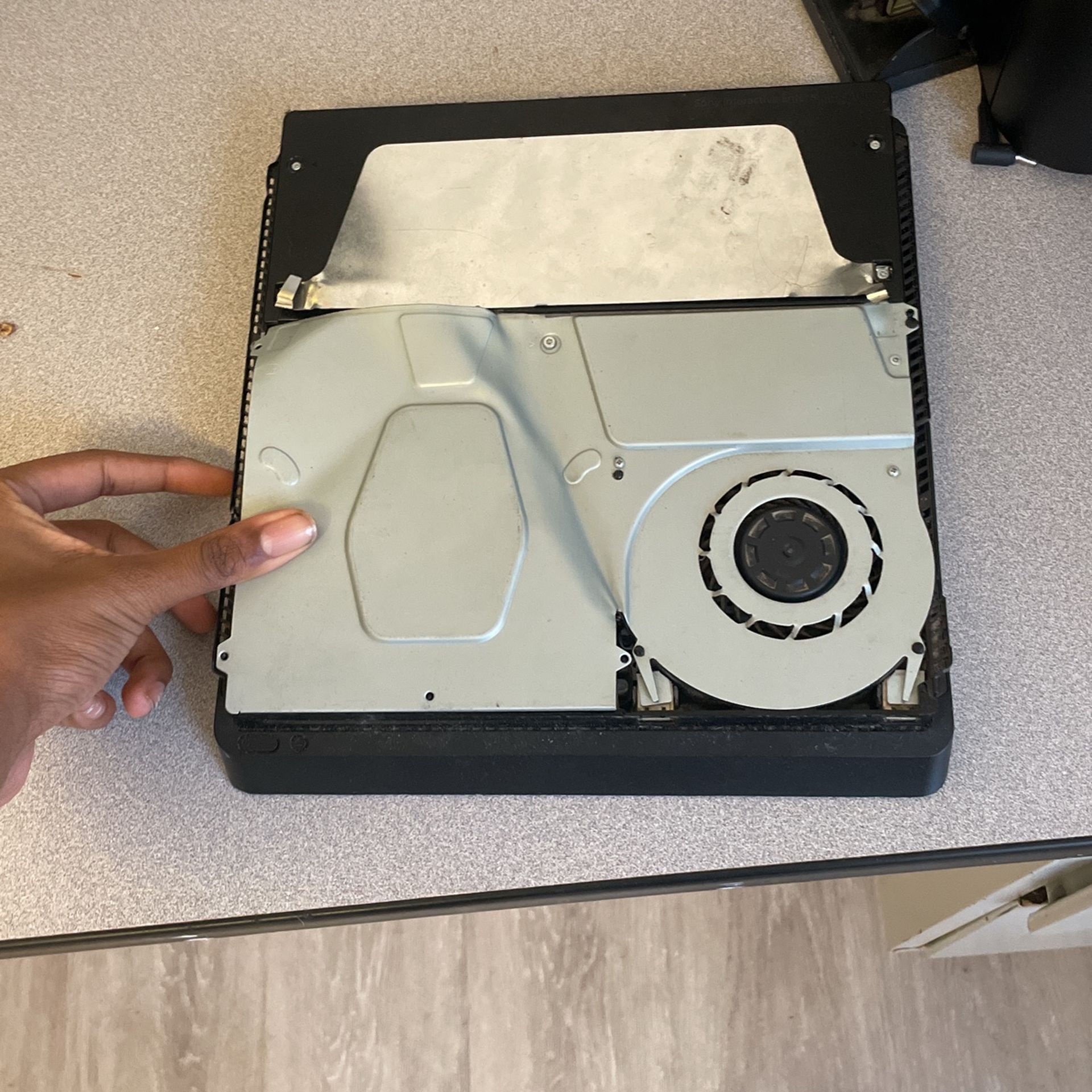 PS4 Slim 1TB (Broken Disc Drive)