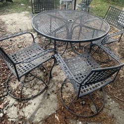 Wrought Iron Outdoor Patio Dinning Set Oval Table and 4 Rocker Chairs.