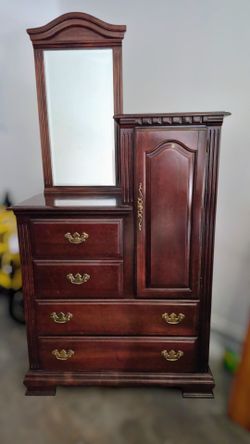 Vintage Asymmetrical Gentleman's Chest / Dresser with Mirror – Excellent Condition