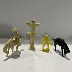 Vintage Cowboys and Indians Plastic Toys - 5 pcs