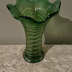 Beautiful Vintage  Carnival Glass Ripple Green Vase-8.25”