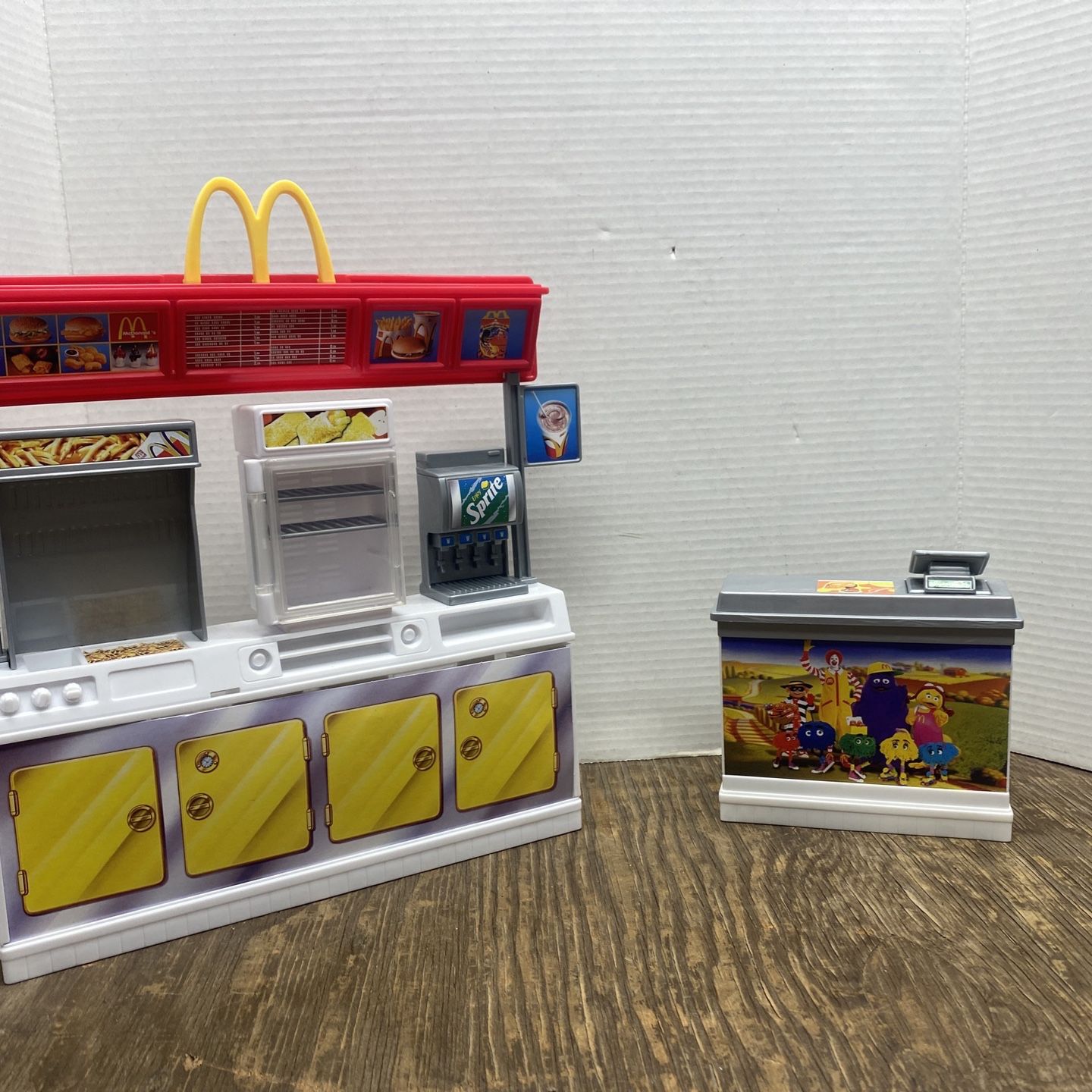 Barbie 2001 McDonald s Fun Time Restaurant Playset Counter and Register for Sale in Tacoma WA OfferUp