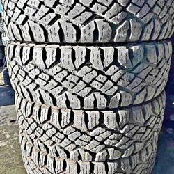 285 75 18 Goodyear Tires Con 80% de Vida Las 4