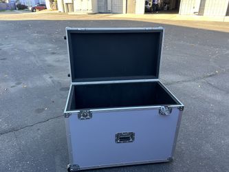 Equipment Transport Case With Rolling Wheels