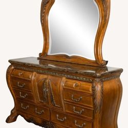 Eden collection by Michael Amini. In excellent condition.