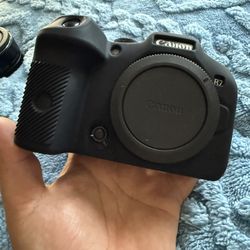 Canon R7 Camera
