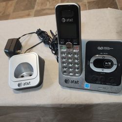 AT&T Home Office Cordless Phones With Two Handset And Voicemail Excellent Condition Only Use Once And They Work