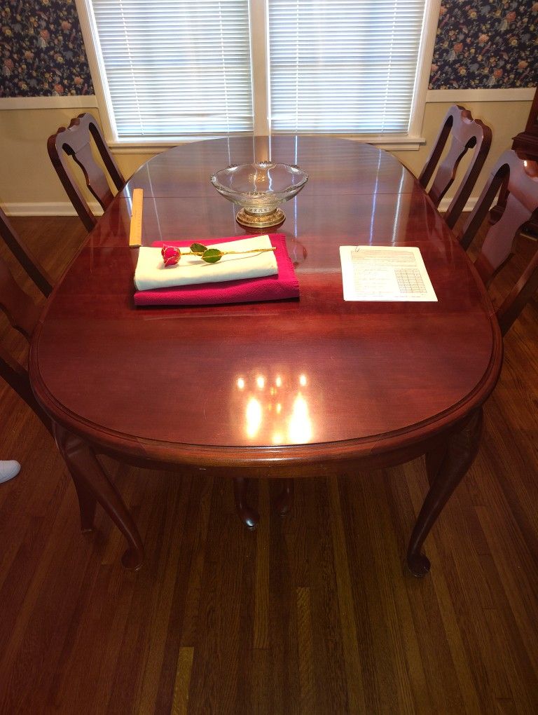 Expandable Dining room Dinner Table With 6 Chairs