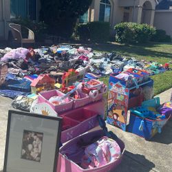 GARAGE SALE ! 5 and under 