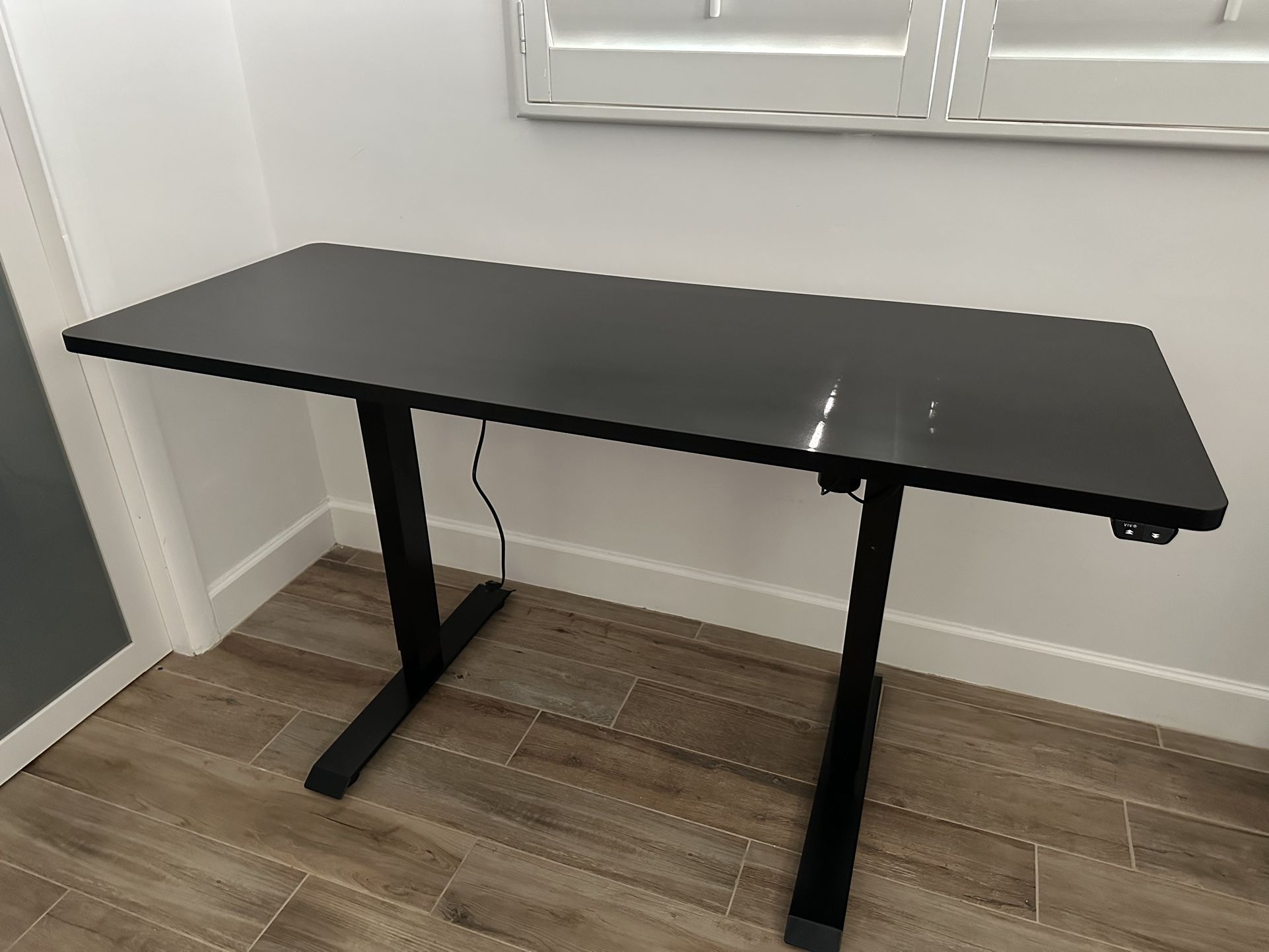 59” x 24” Motorized Sit/Stand Up Desk GREAT CONDITION!