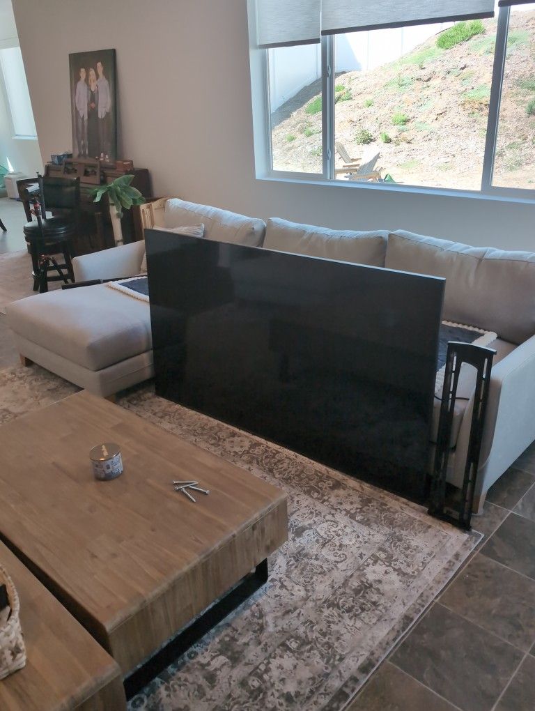 75-In Samsung TV Less Than A Year Old