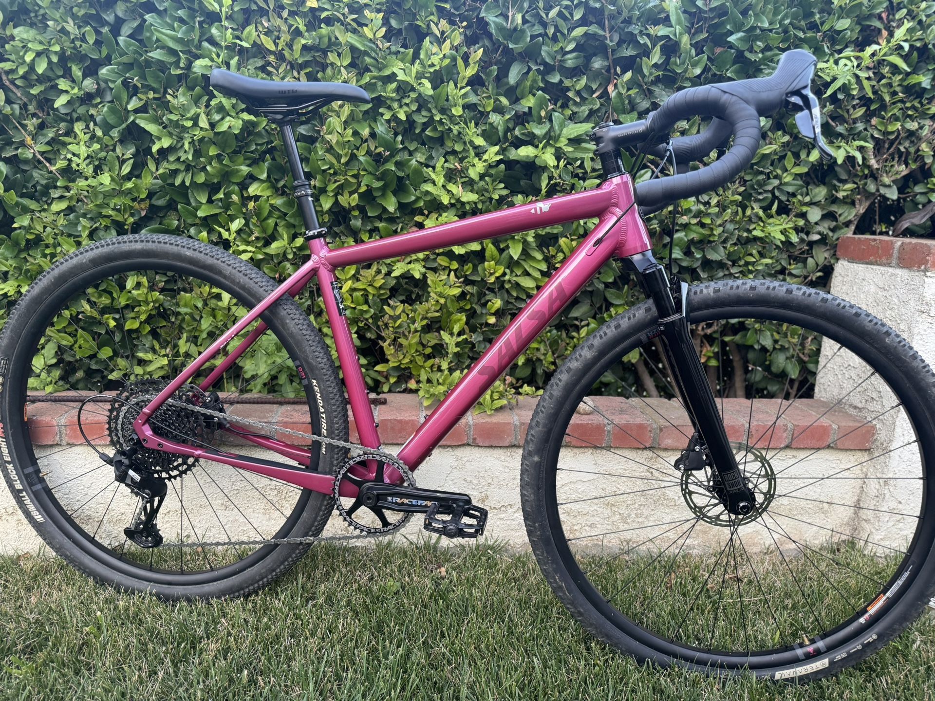 2024 Salsa Stormchaser SRAM Apex Eagle RockShox Rudy