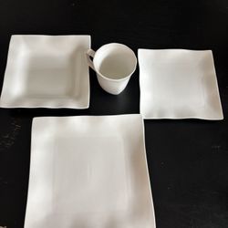 Red Vanilla Full Set Of 8 Dinnerware White 