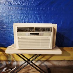 WINDOW AIR CONDITIONER AC UNIT  8000BTU 