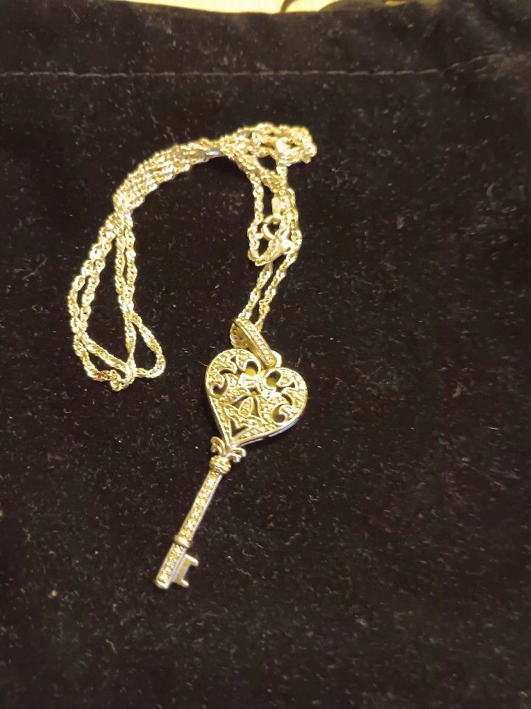DIAMOND HEART KEY NECKLACE 