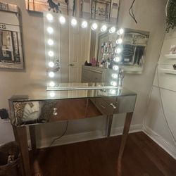 Mirrored Vanity & Lighted Mirror 