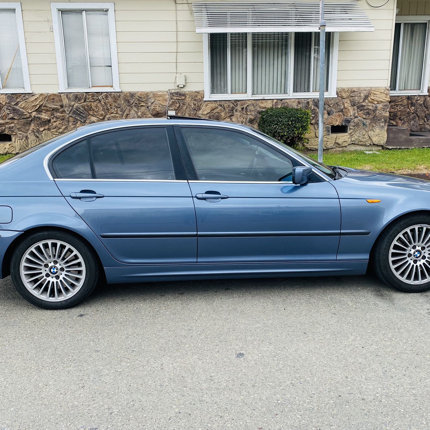 2003 BMW 330i
