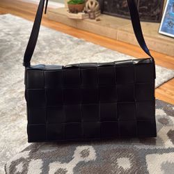 Black Woven Handbag W Shoulder Strap