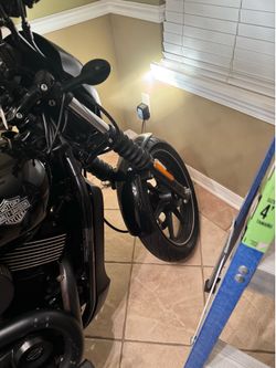 Harley Davidson 750 Street