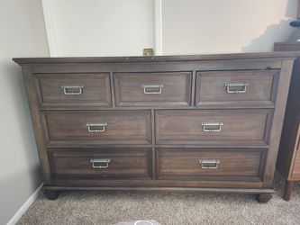 Dresser 7 Drawers