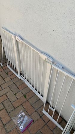 Dream baby 57 inch baby gate (size custom able) with door