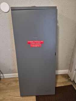 200 amps indoor panel with main breaker 40  space