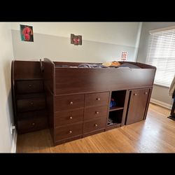 Full Size Bedroom Set By Stanley America 