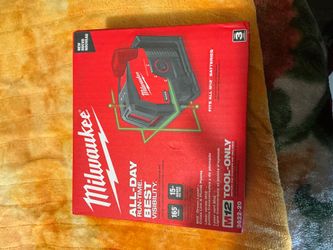 Milwaukee M-12 Green Laser Cross Line And Plumb Points (3622-20)
