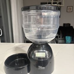 Aspen Pet Lebistro Electronic Portion Control Feeder. 
